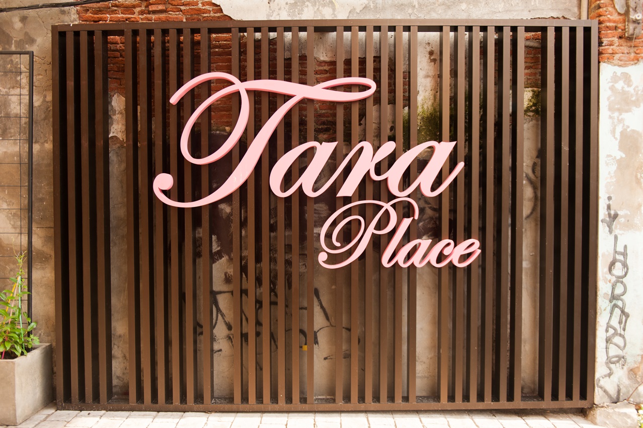 Tara Place hotel guide preview
